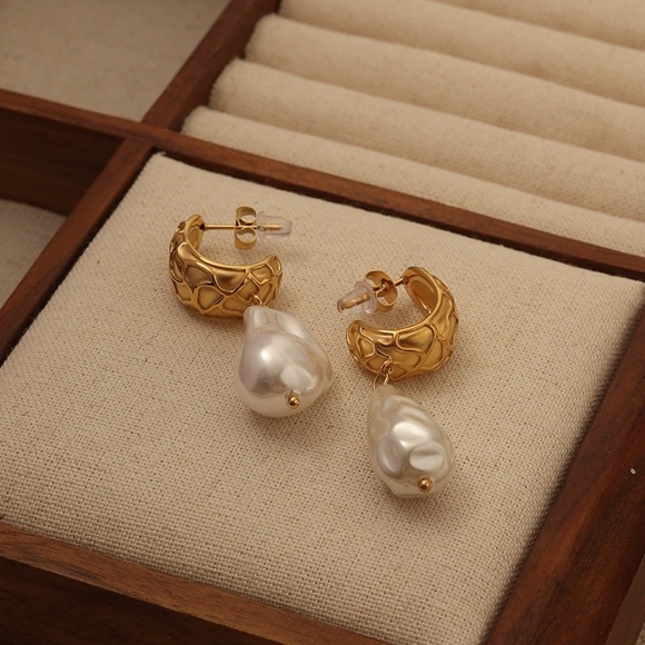 Inner Harmoni 18K Gold Plated Elegant Gold and Pearl Drop Earrings - Picture 1 of 3